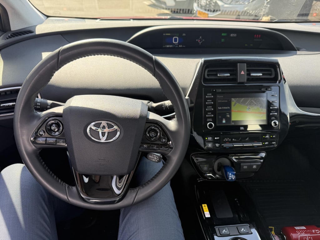Toyota Prius 1.8 executive automaat | trekhaak | winterset | panoramadak | 