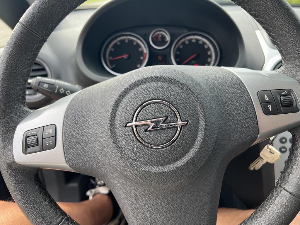 Opel Corsa 1.2-16v design edition automaat