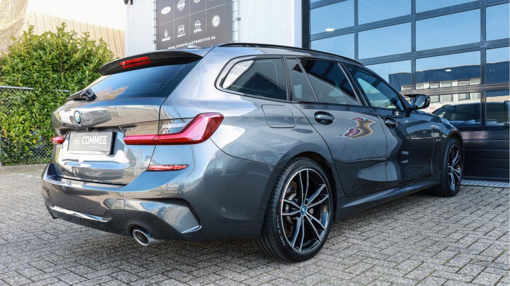 BMW 3-serie touring 330e m sport cam i trekhaak i acc i 292pk