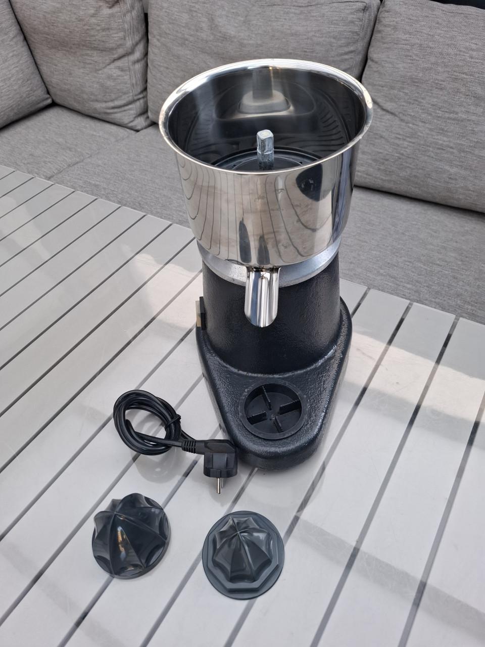 Hendi Juice Extractor (Model 221204.