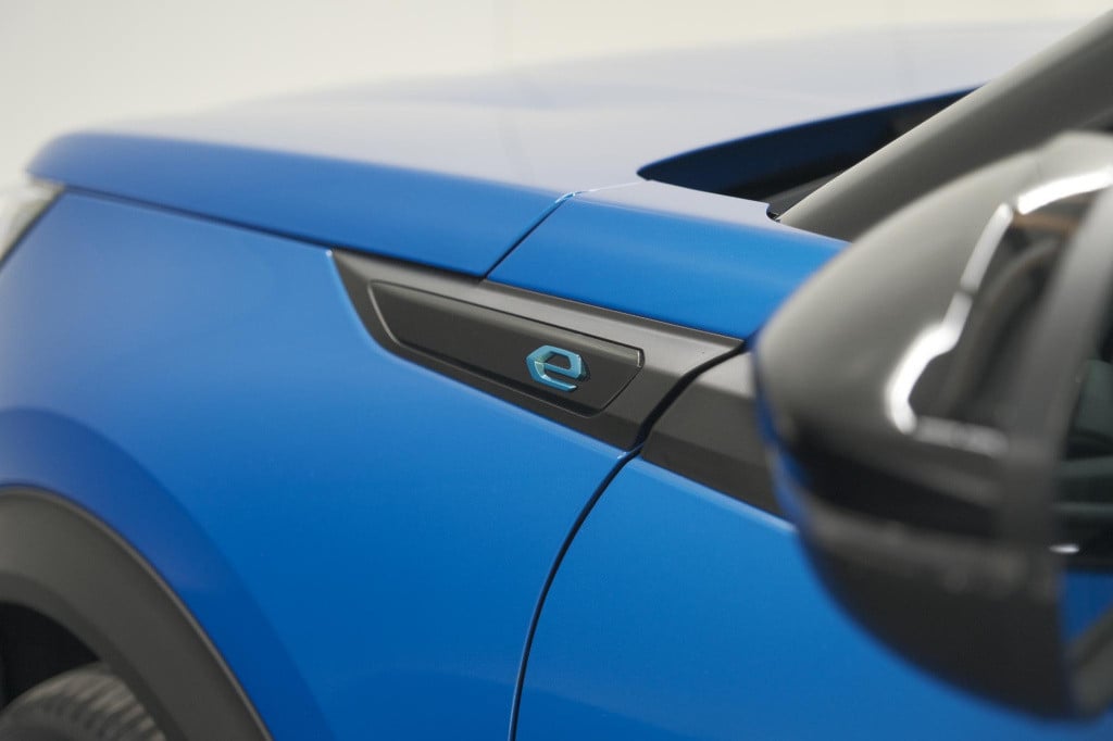 Peugeot E-2008 ev gt 50 kwh | 3 fase | trekhaak | panoramadak | adaptieve c