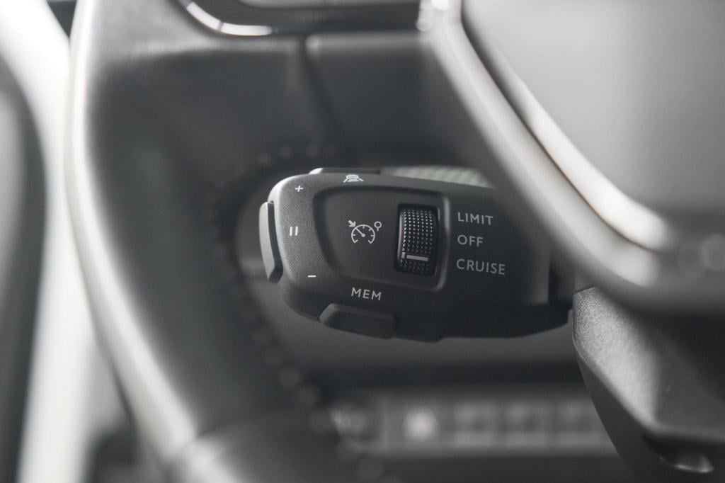 Peugeot 2008 puretech 130 allure | camera | adaptieve cruise control | stoe