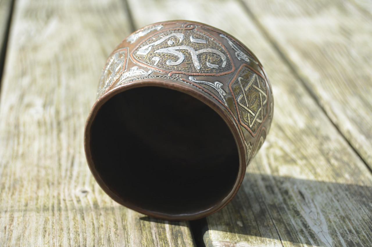 Perzisch koperen (met zilver?) bakje.