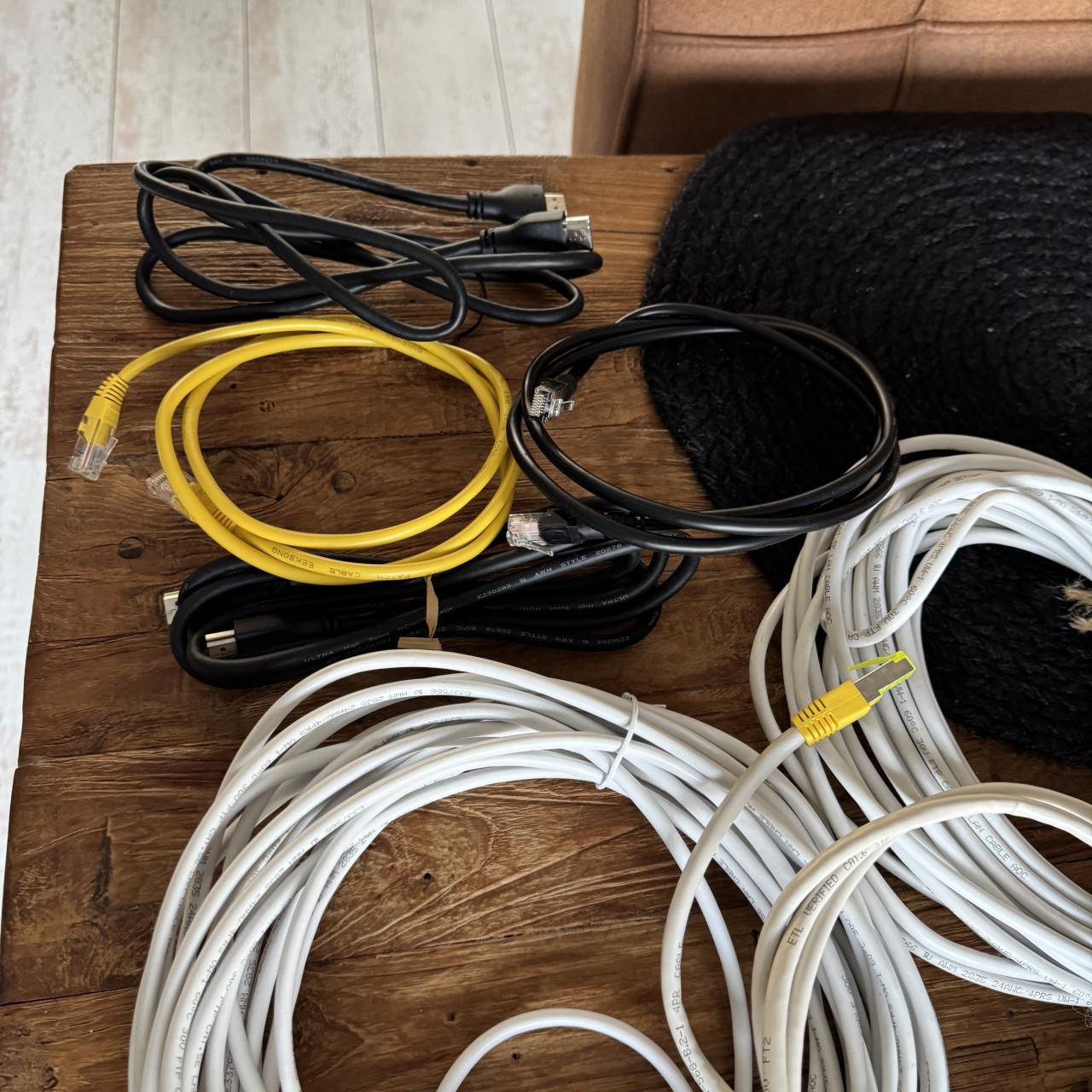 FTP en HDMI kabels veel!