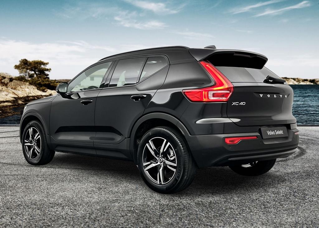 Volvo XC40 b4 197pk plus dark| camera| trekhaak| adap.cruise| h&k audio| pa