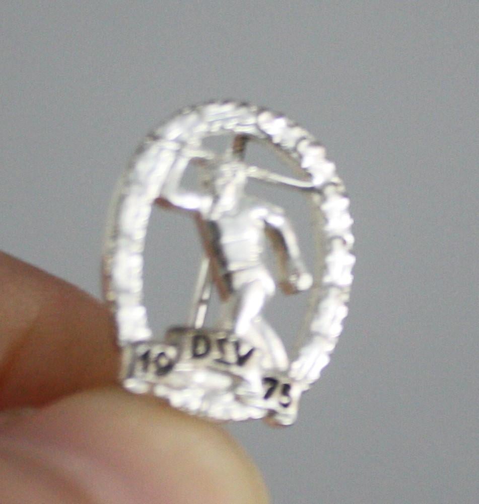 Zilverkleurig speltje dlv 1975