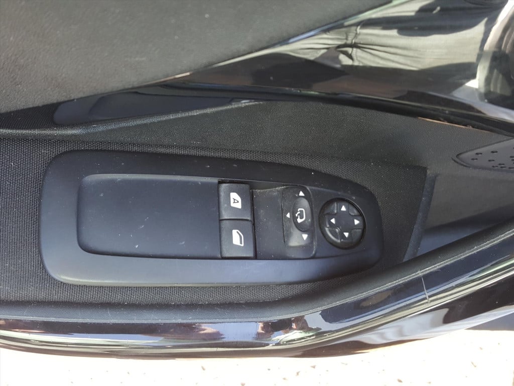 Peugeot 208 1.2 puretech 82pk signature navigatie | apple carplay & android