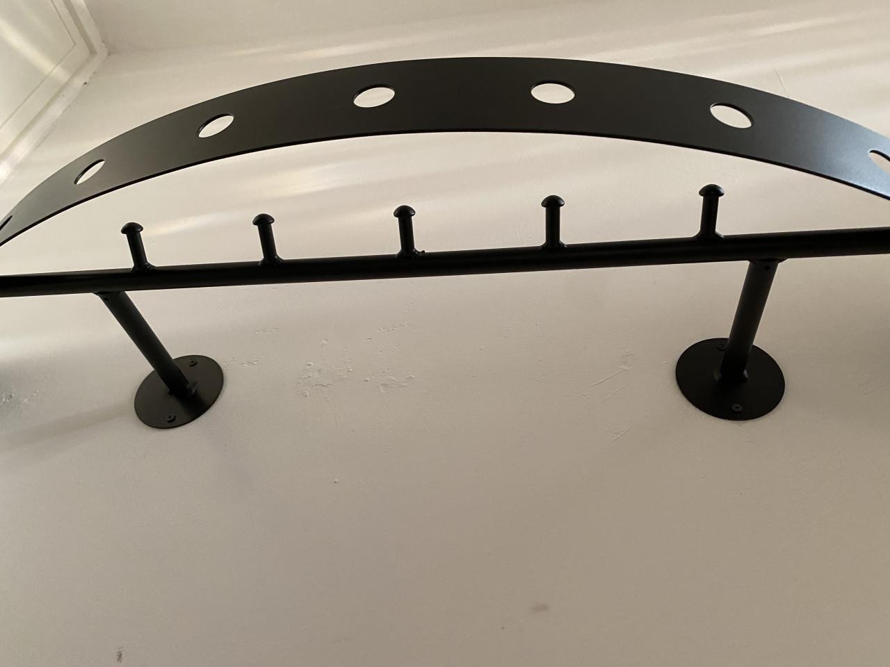 Zwarte kapstok 1.08 breed 30 cm diep