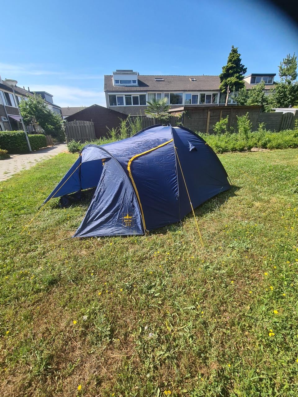 Nomad 3 prs tentje, luchtbed,pomp en slaapzak 1 prs.