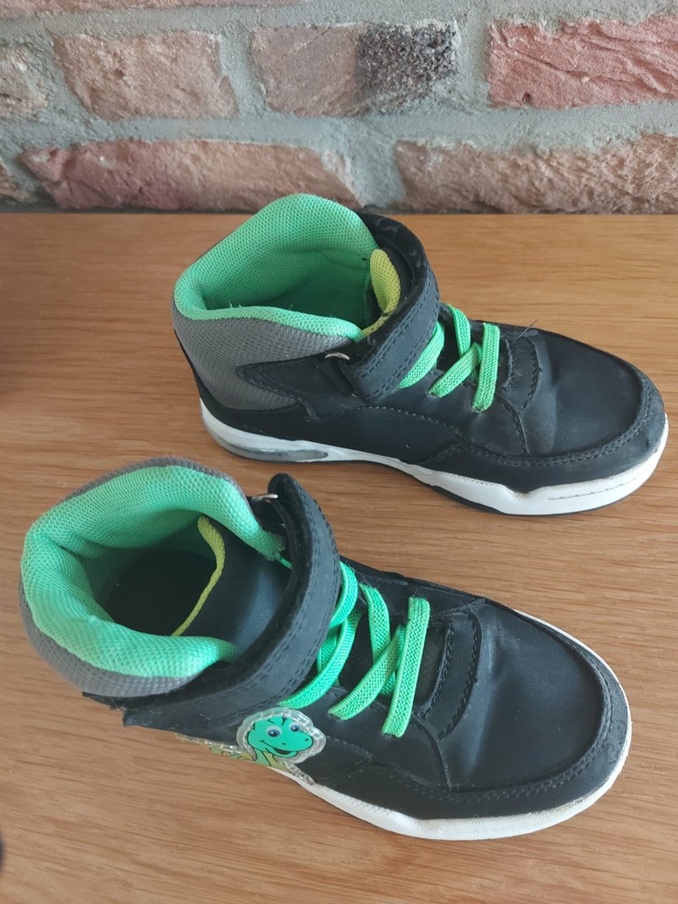 Z.g.a.n. Dino sneakers met lichtjes in de zolen (maat 27 )