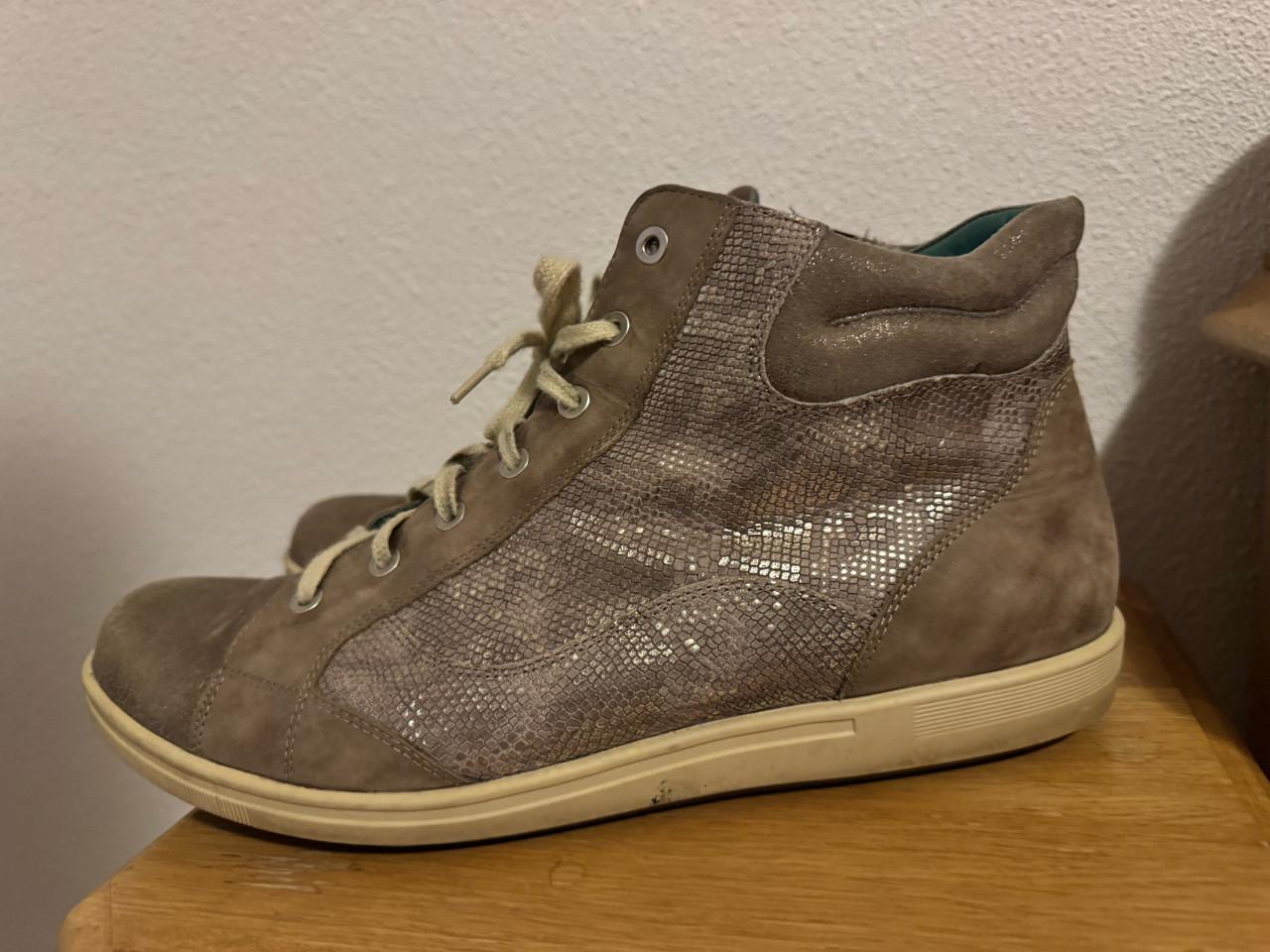 Comfortabele hoge damesschoenen van Durea, maat 43 h