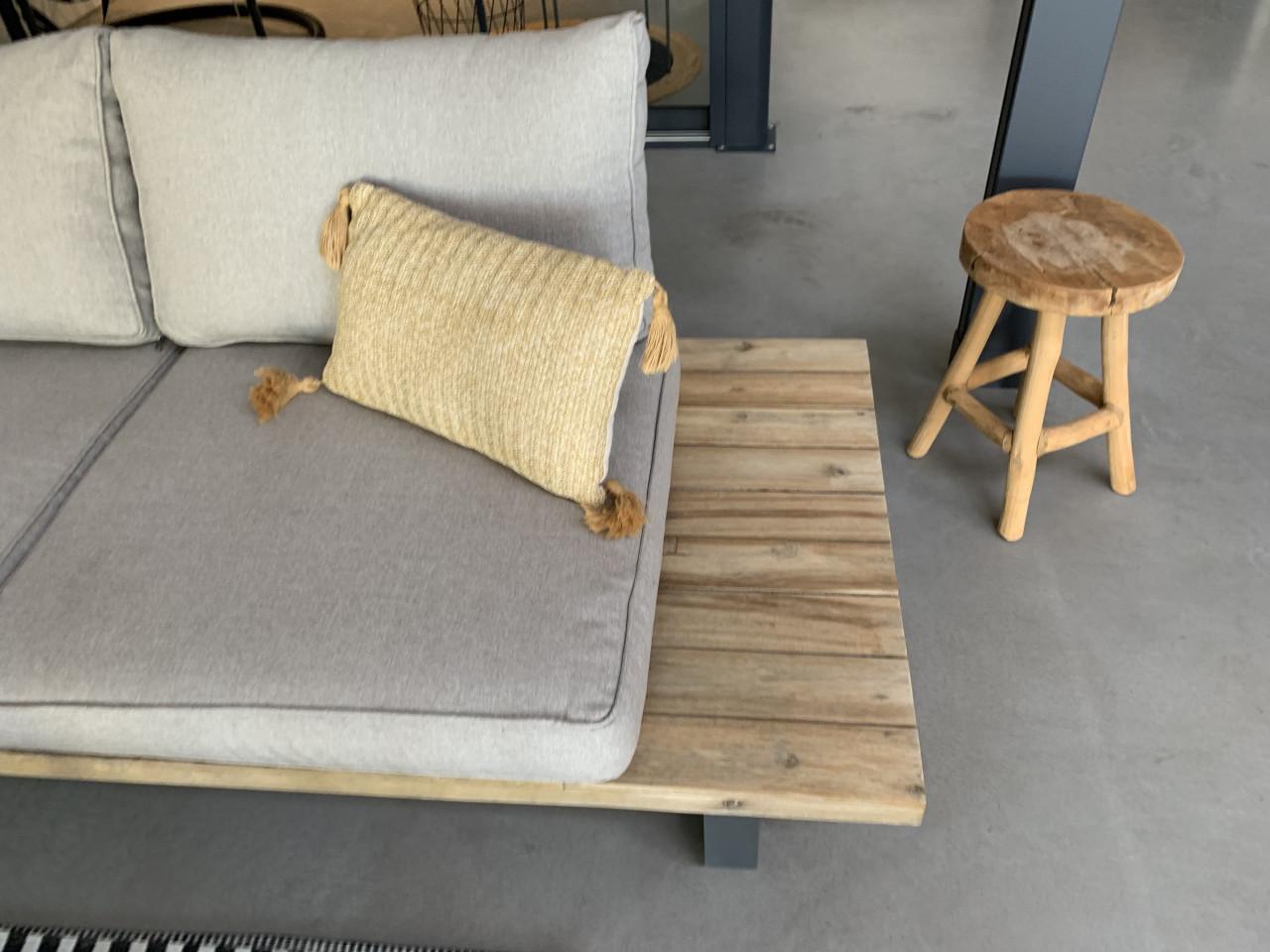 Loungeset met harthoud en grijs aluminium en kussens en tafels