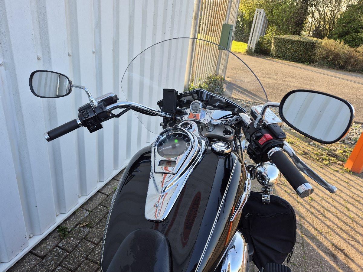 Kawasaki Vulcan 1700 Classic tourer