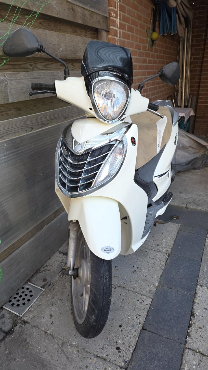 Malaguti Centro scooter wit