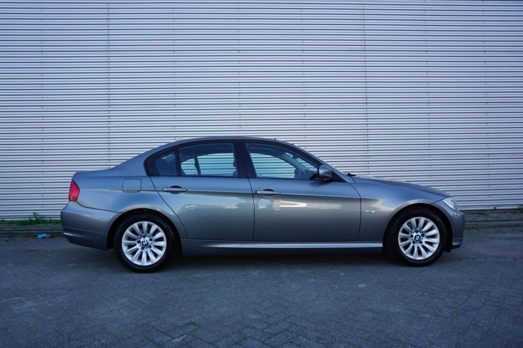 BMW 3-serie 318i business line climate / navi / cruise / pano / elektr. ram