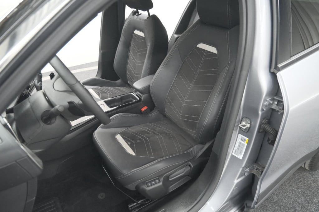 Opel Mokka turbo 131 at8 ultimate | adaptieve cruise control | stoelmassage