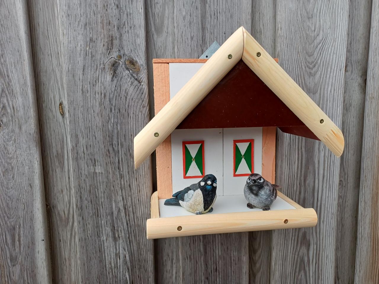 Vogel - Voederhuisjes , Nest - kastjes , Voedertafels   etc  zie foto's