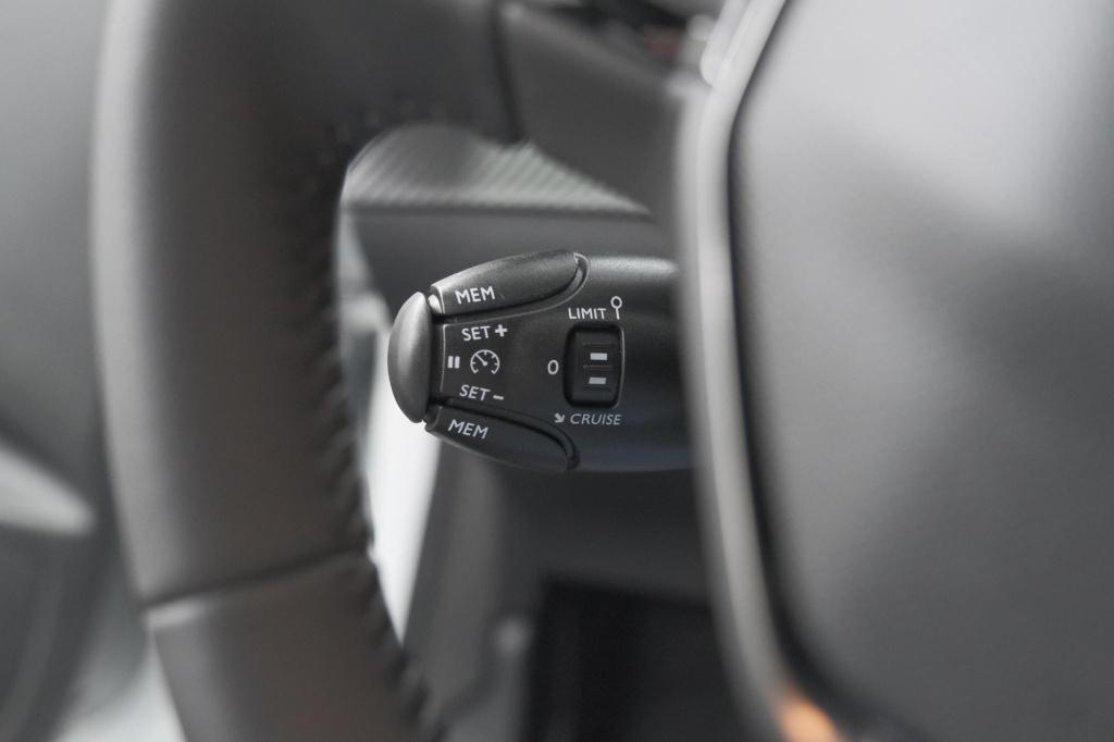 Peugeot 208 1.2 puretech style | parkeersensoren | navigatie | apple carpla