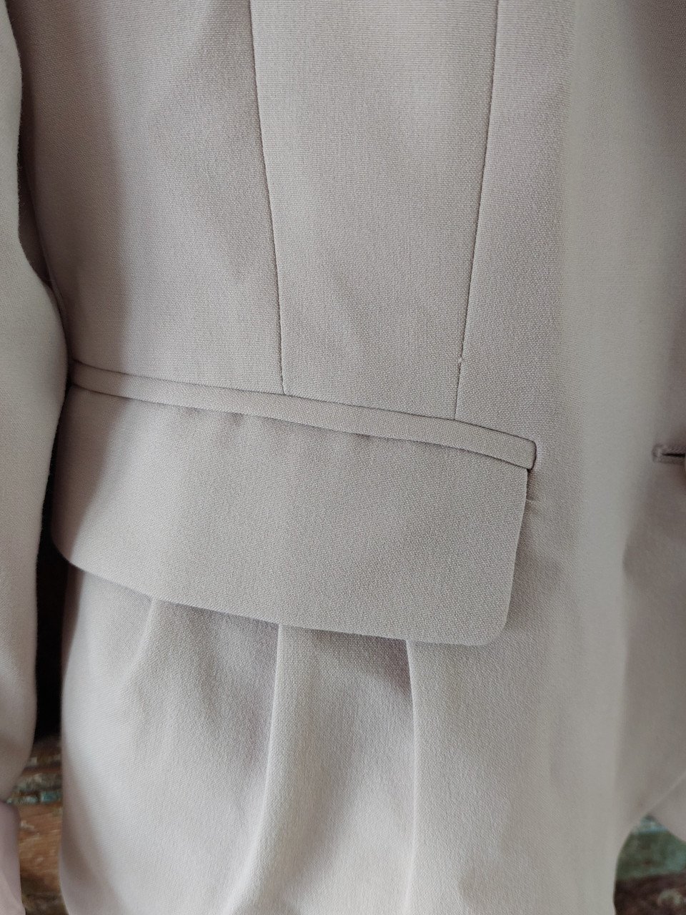 Nieuwe zandkleurige damesblazer H&M mt 42
