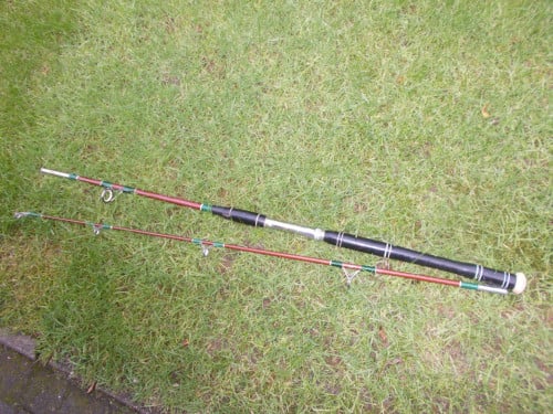 Tweedelige boothengel "DAM"lengte 210 cm , werpgewicht 250 gram