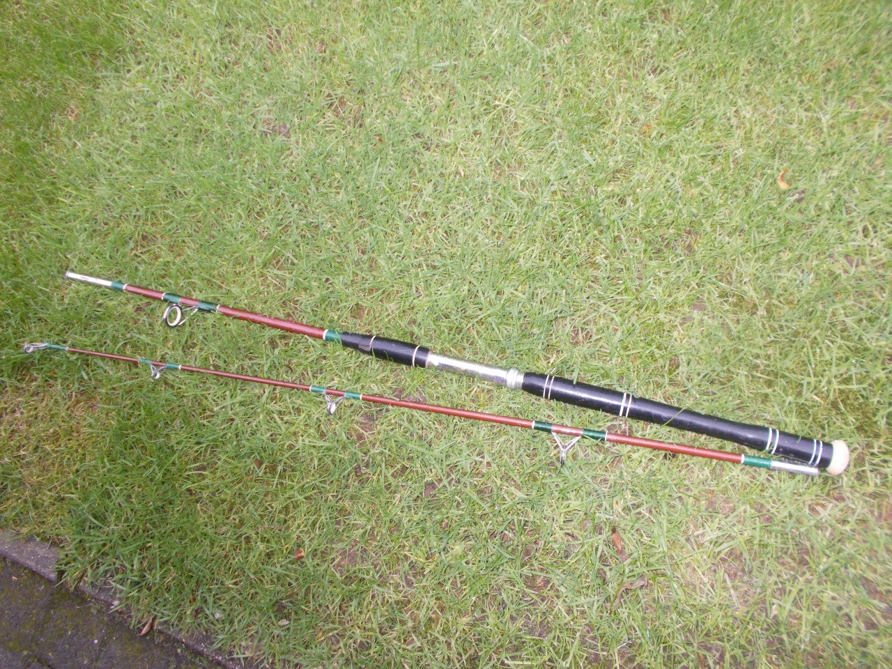 Tweedelige boothengel "DAM"lengte 210 cm , werpgewicht 250 gram