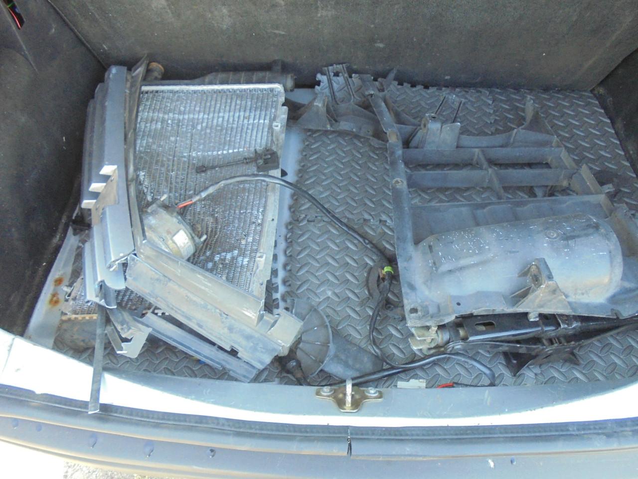 Peugeot 205 met een net interieur en kan gestart worden rijbare schade