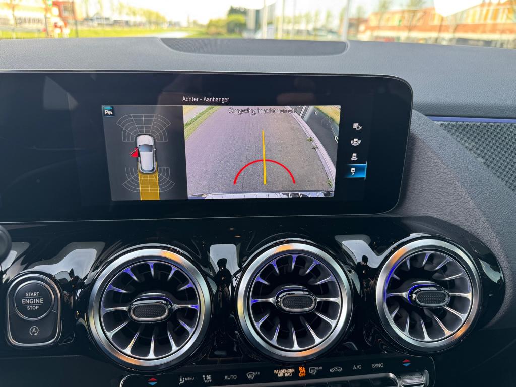 Mercedes-Benz Gla-klasse 200 amg line automaat , wegklapbare trekhaak , ach