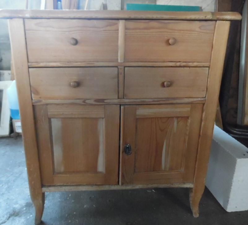 Antiek kastje grenenhout