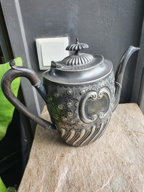 Prachtige antieke thee of koffiepot (veel merken, zie fotos)zilver?