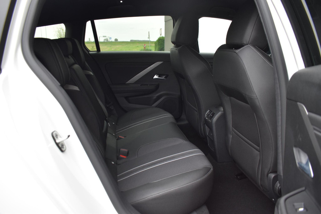 Opel Astra sports tourer 1.2 gs line automaat || van mossel voorraadvoordee