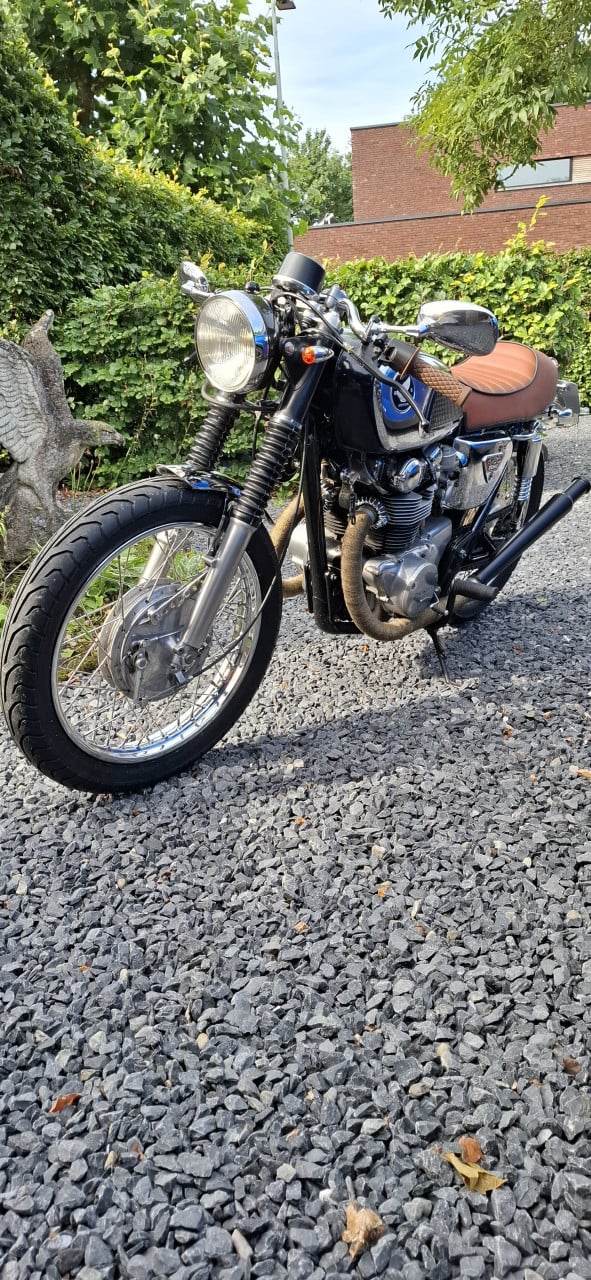Honda cb 450 k1 cafe-racer en originele onderdelen