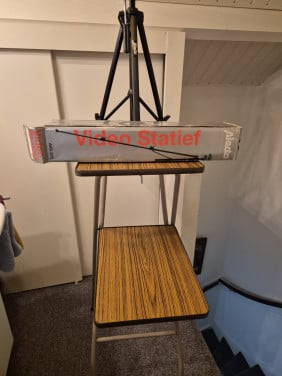 Groot projectiescherm plus tafeltje, plus statief