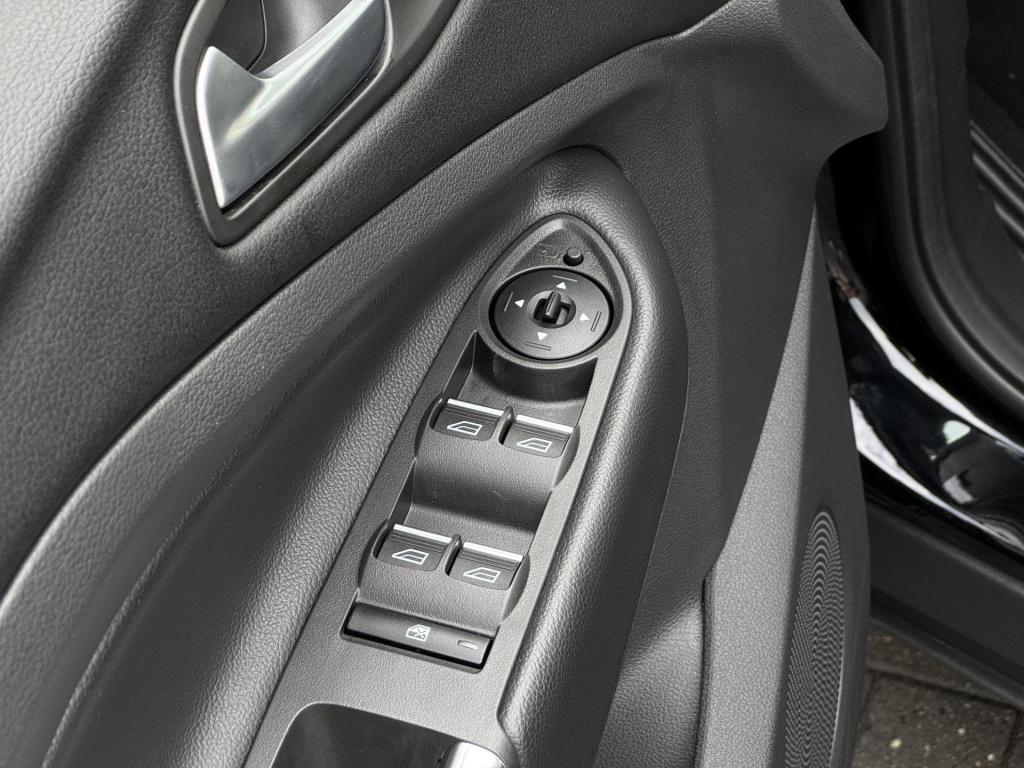 Ford Kuga 1.5 trend nl-auto, 1800kg trekgewicht!