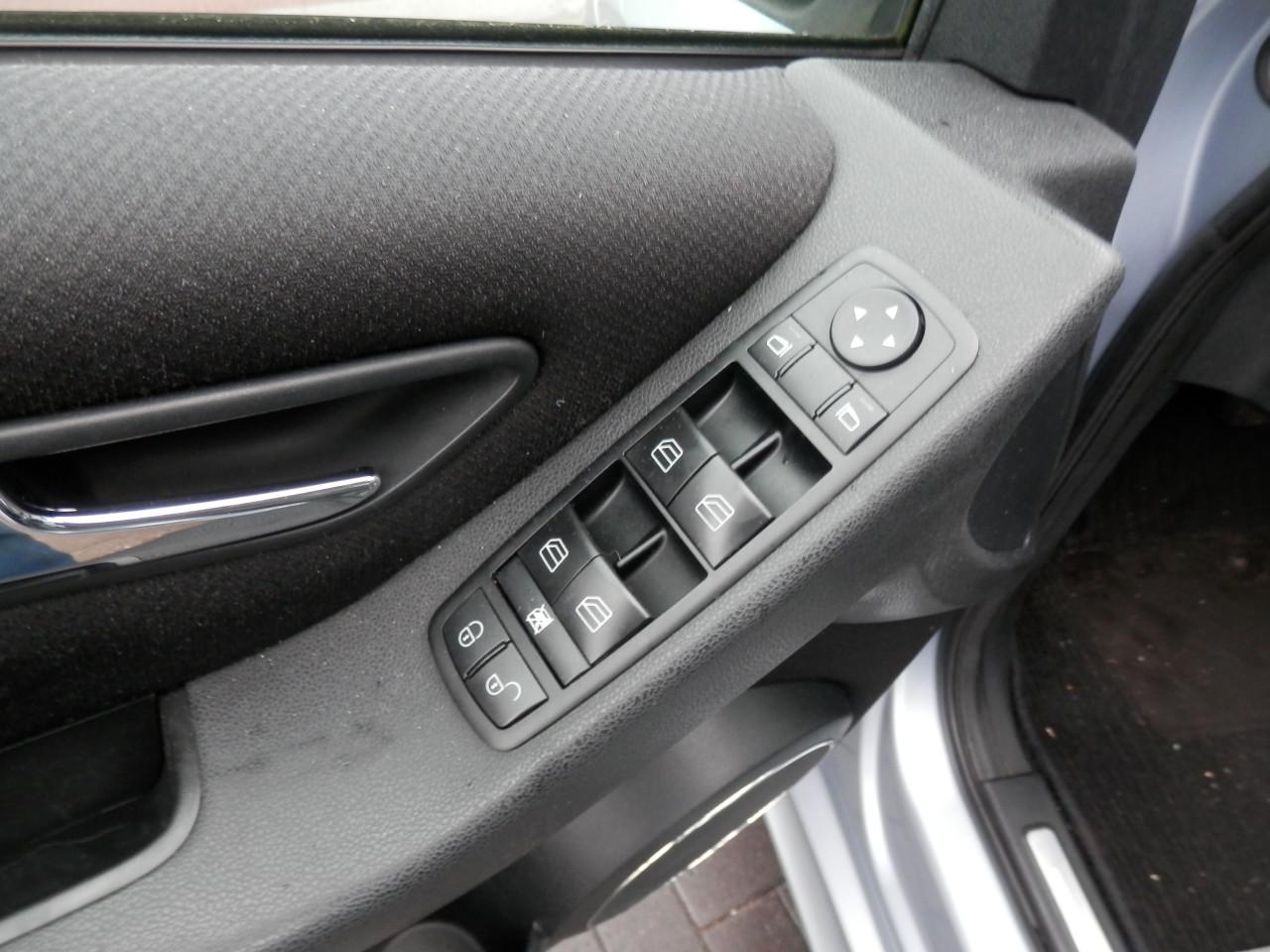 Auto Garant Biedt Aan: Mercedes-Benz 100 B 200 TURBO Automaat