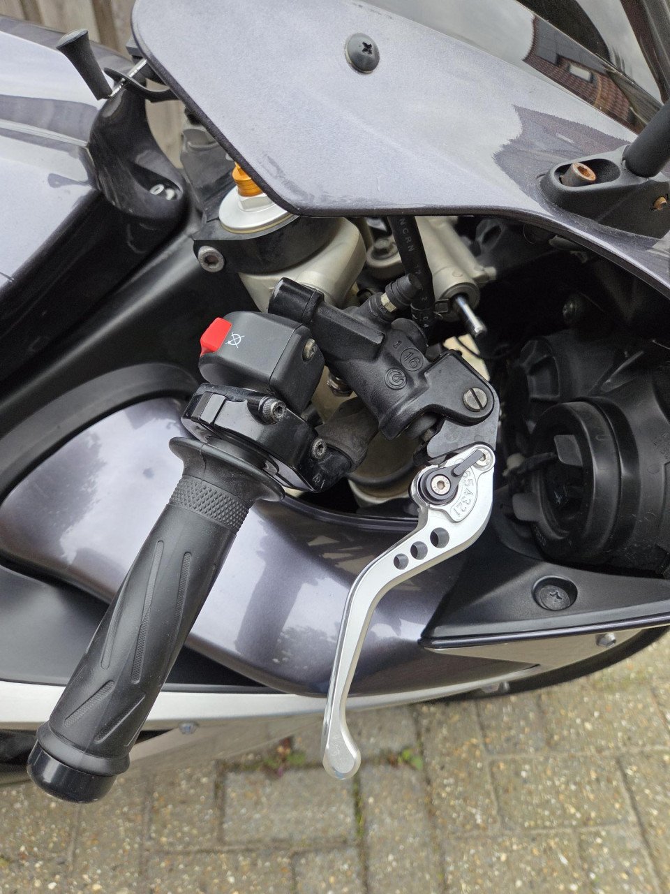 Yamaha YZF R1