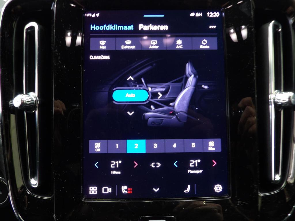 Volvo XC40 b3 163pk mild hybrid aut plus dark