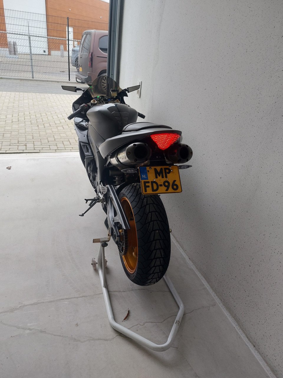 Yamaha r1