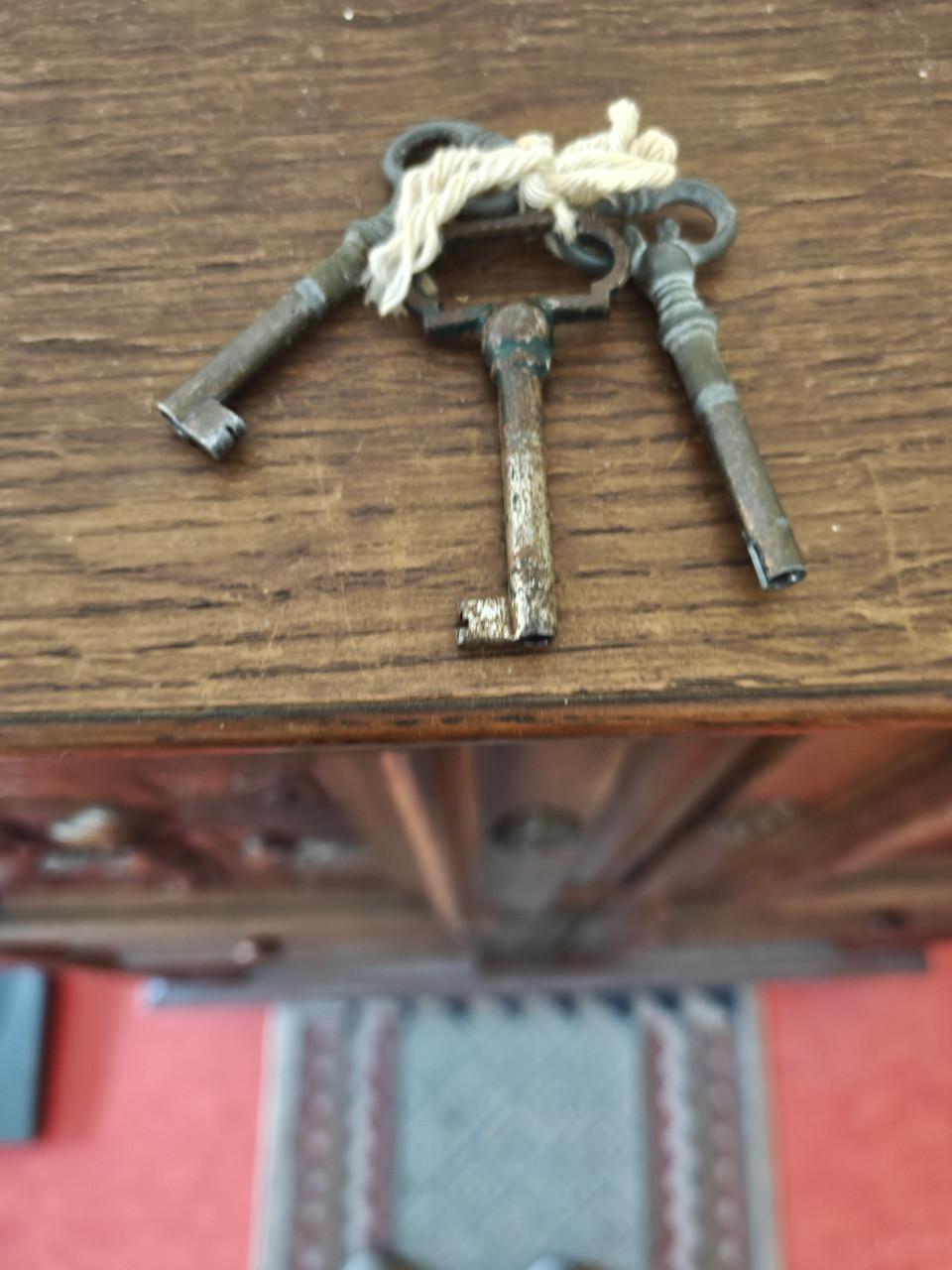 ALLEEN OPHALEN Antieke houten kast met houtsnijwerk
