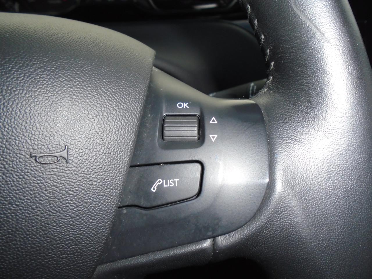 Peugeot 208 1.2 Signature