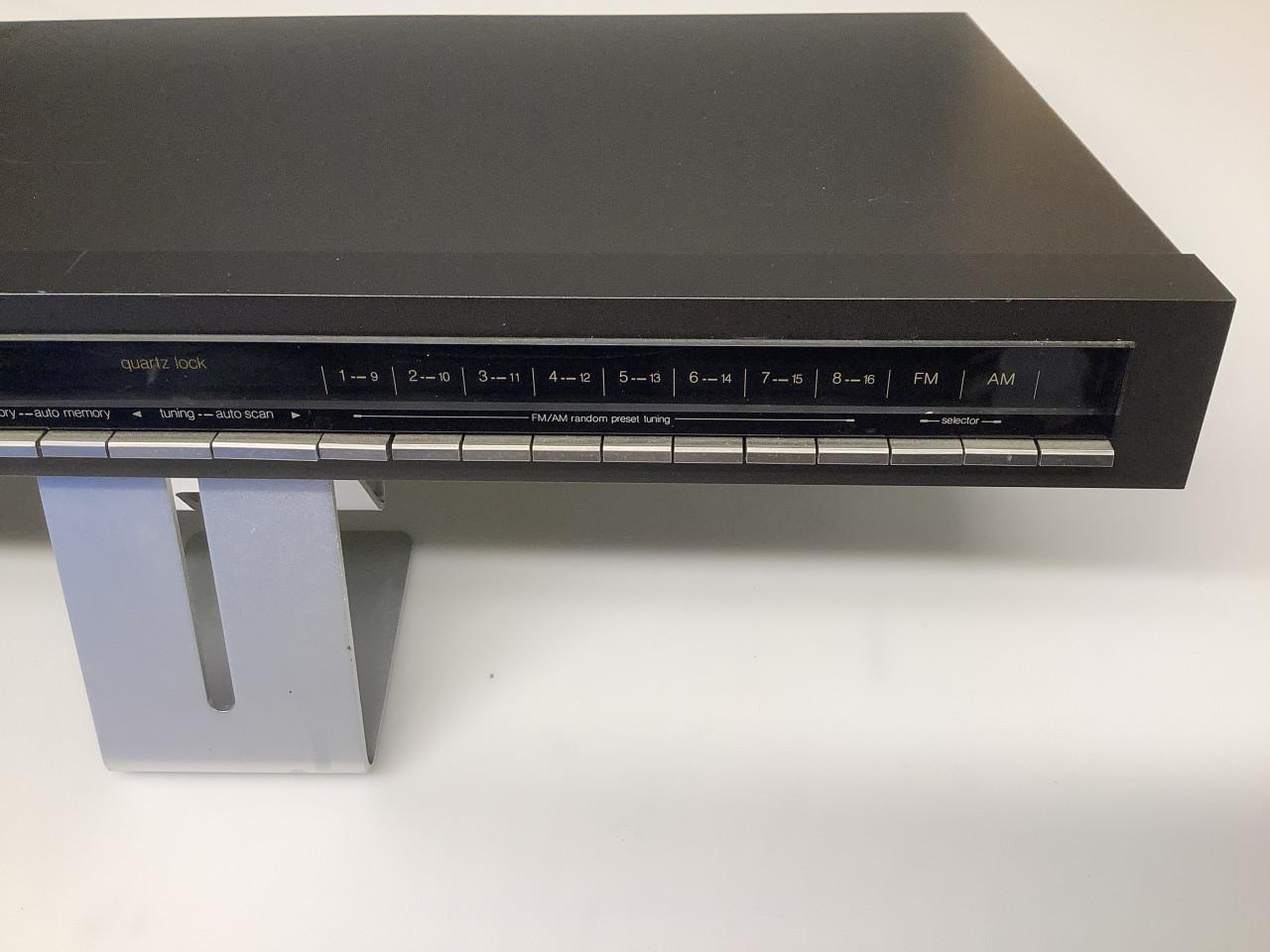 Technics Quartz synthesizer FM/AM stereo tuner ST-S4 zwart.