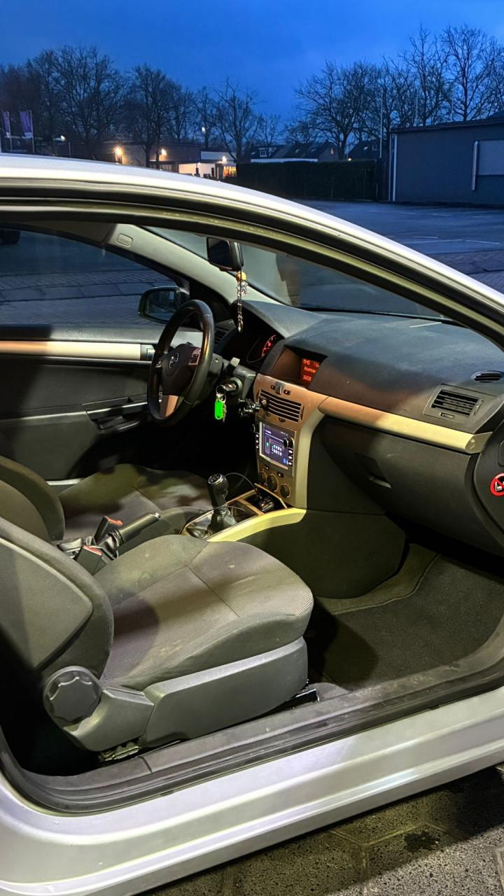 Opel Astra GTC 1.6 Business