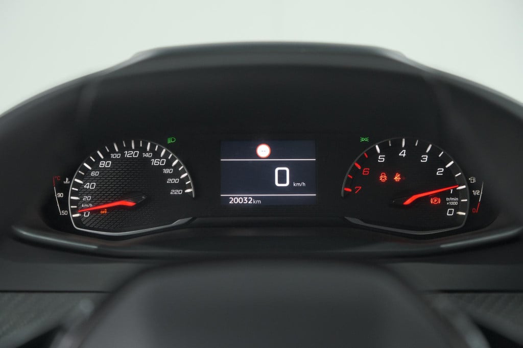 Peugeot 208 puretech 100 active | parkeersensoren | navigatie | apple carpl