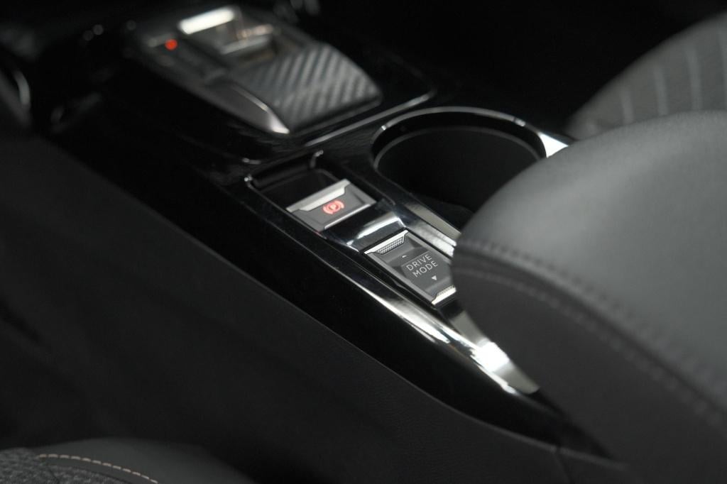 Peugeot 2008 1.2 hybrid 145 allure | apple carplay | climate control | park