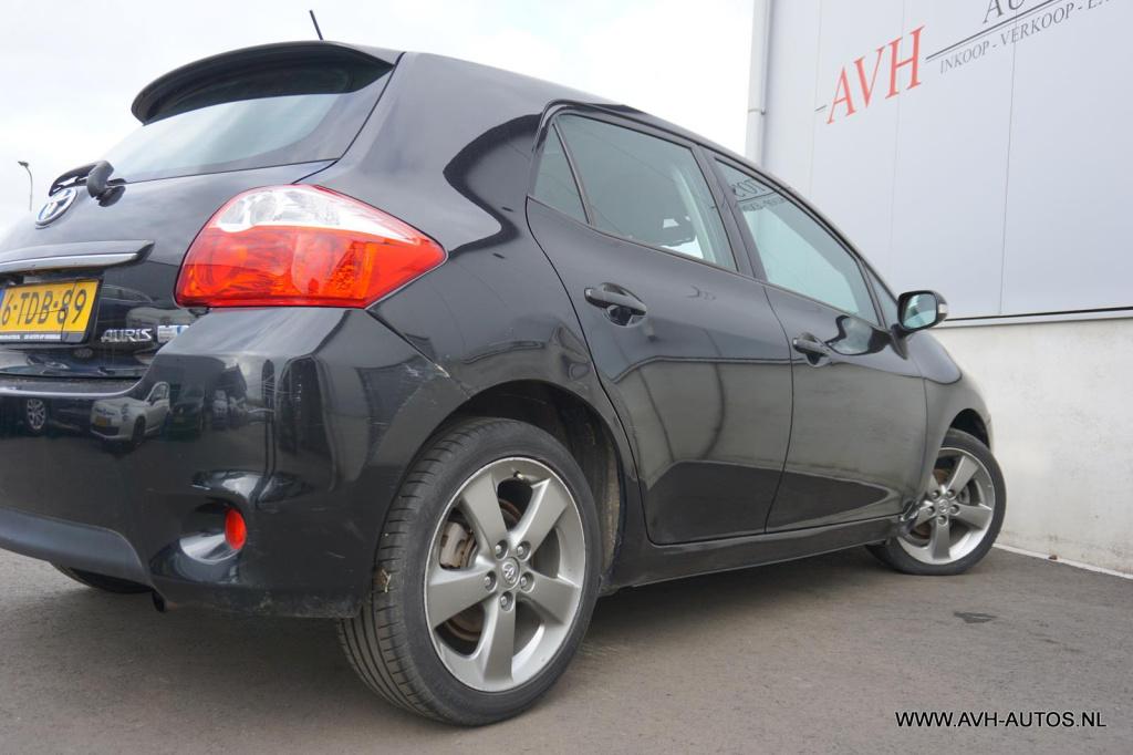 Toyota Auris 1.8 full hybrid dynamic business