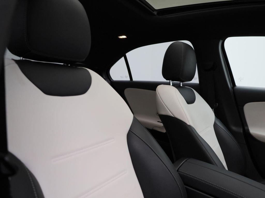 Mercedes-Benz A-Klasse 250 premium | automaat | panorama dak | virtual cock