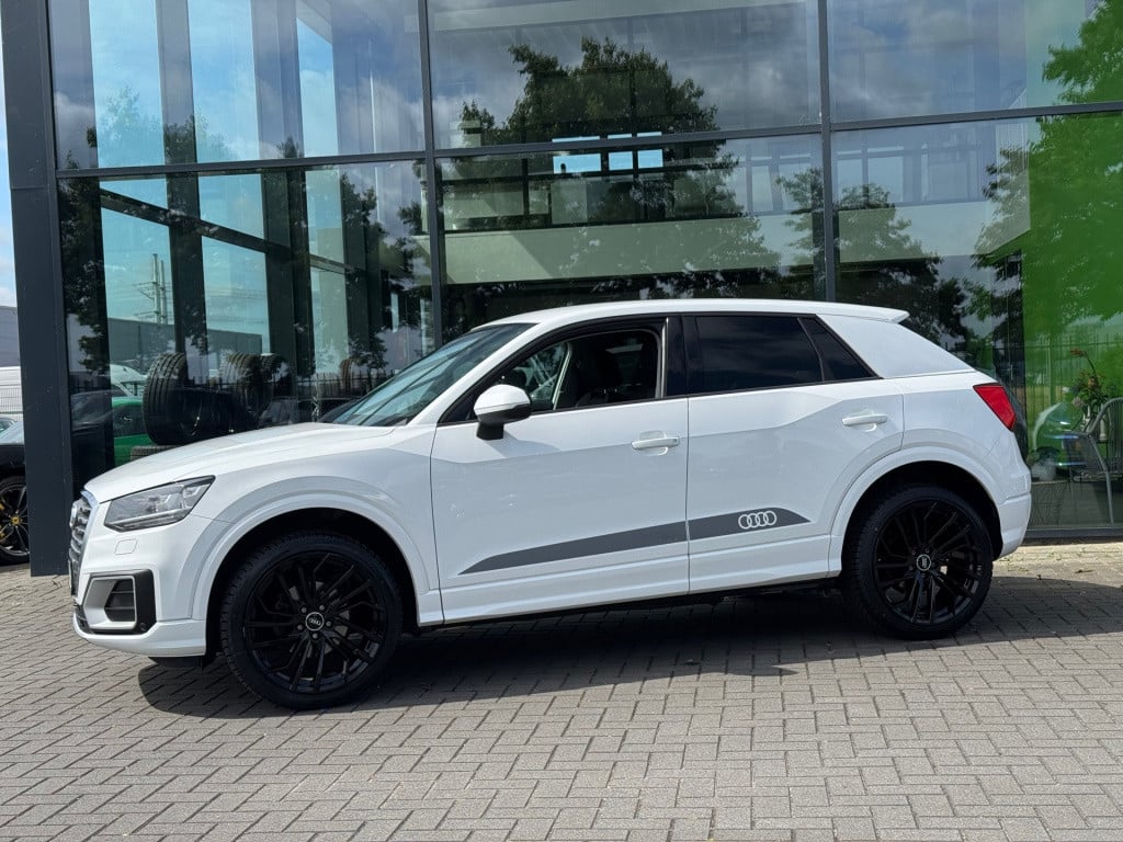 Audi Q2 30 tfsi sport * keyless * stoelverwarming * pdc 2x
