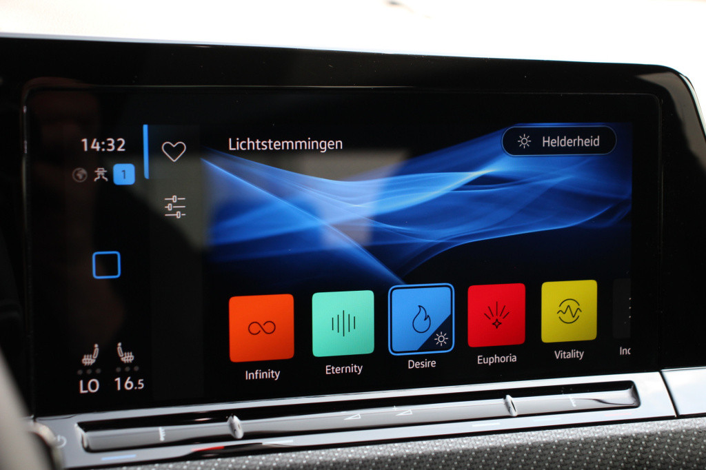 Volkswagen Golf 1.5 etsi r-line business | acc | pano. | camera | dab | sfe