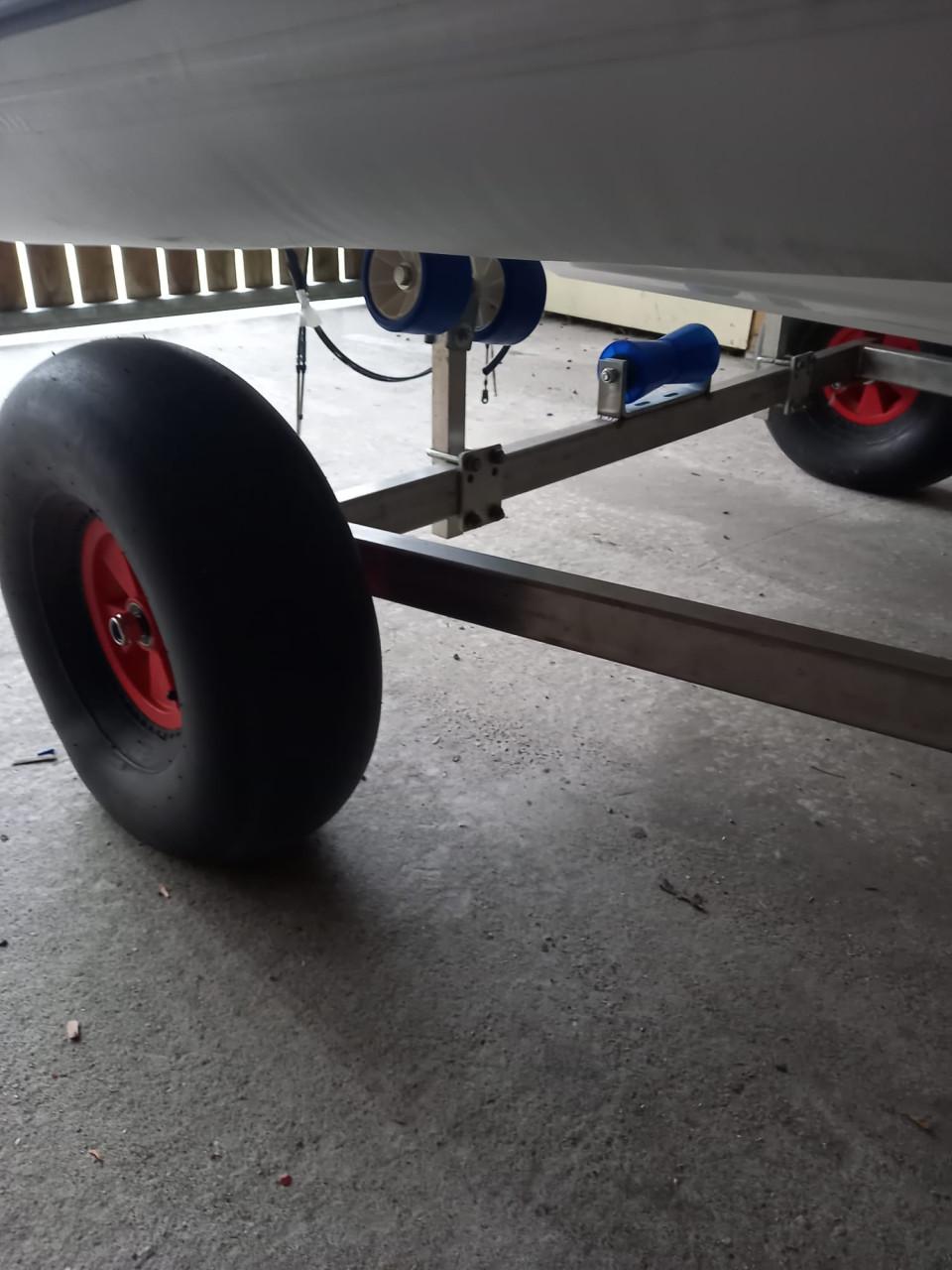Strandtrailer rvs nieuw   voor ribboot, zeilboot,motorbootje  550,00 euro.