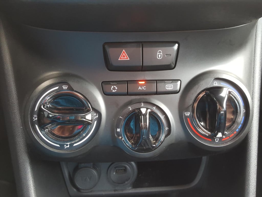 Peugeot 208 1.2 puretech 82pk signature navigatie | cruise control | airco 