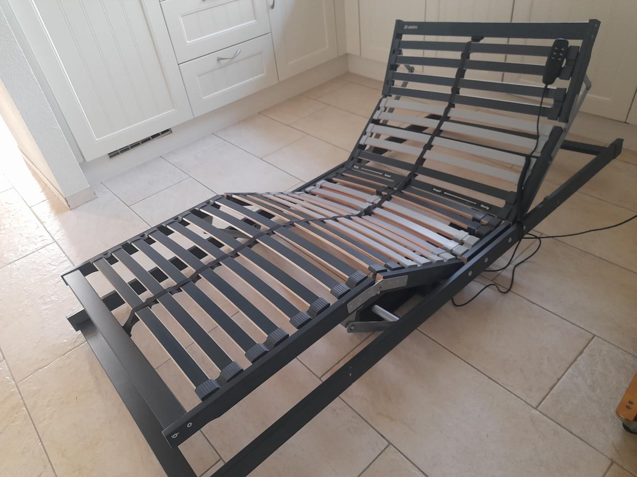 Elektrisch verstelbare Lattenbodem 90 x200 (in goede nette staat )